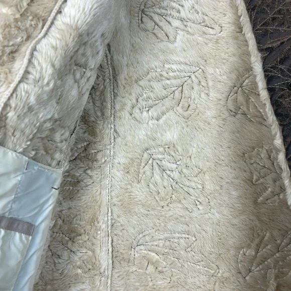 Woolrich Saddle Brown Leaf Embroidered Faux Leather Faux Fur Lined Vest Sz M - Picture 12 of 14